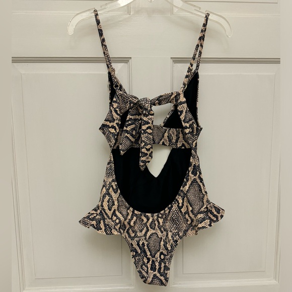 NWT Kai Lani Ruffle One Piece Size Small - Picture 2 of 7